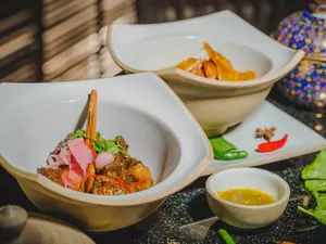 saffron veya phuket
